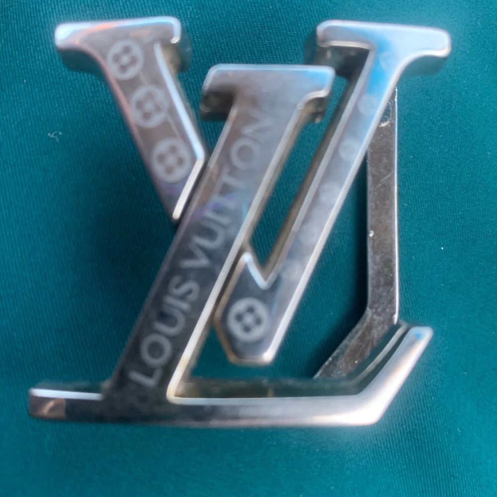 LV Belt Buckle has some scratches but is still a badass buckle that looks fresh